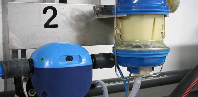Фото экспресс-анализатора молока от afimilk для автоматизации процессов на молочной ферме