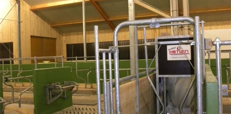 Подкормка коров с использованием системы докорма коров от компании Хетвин